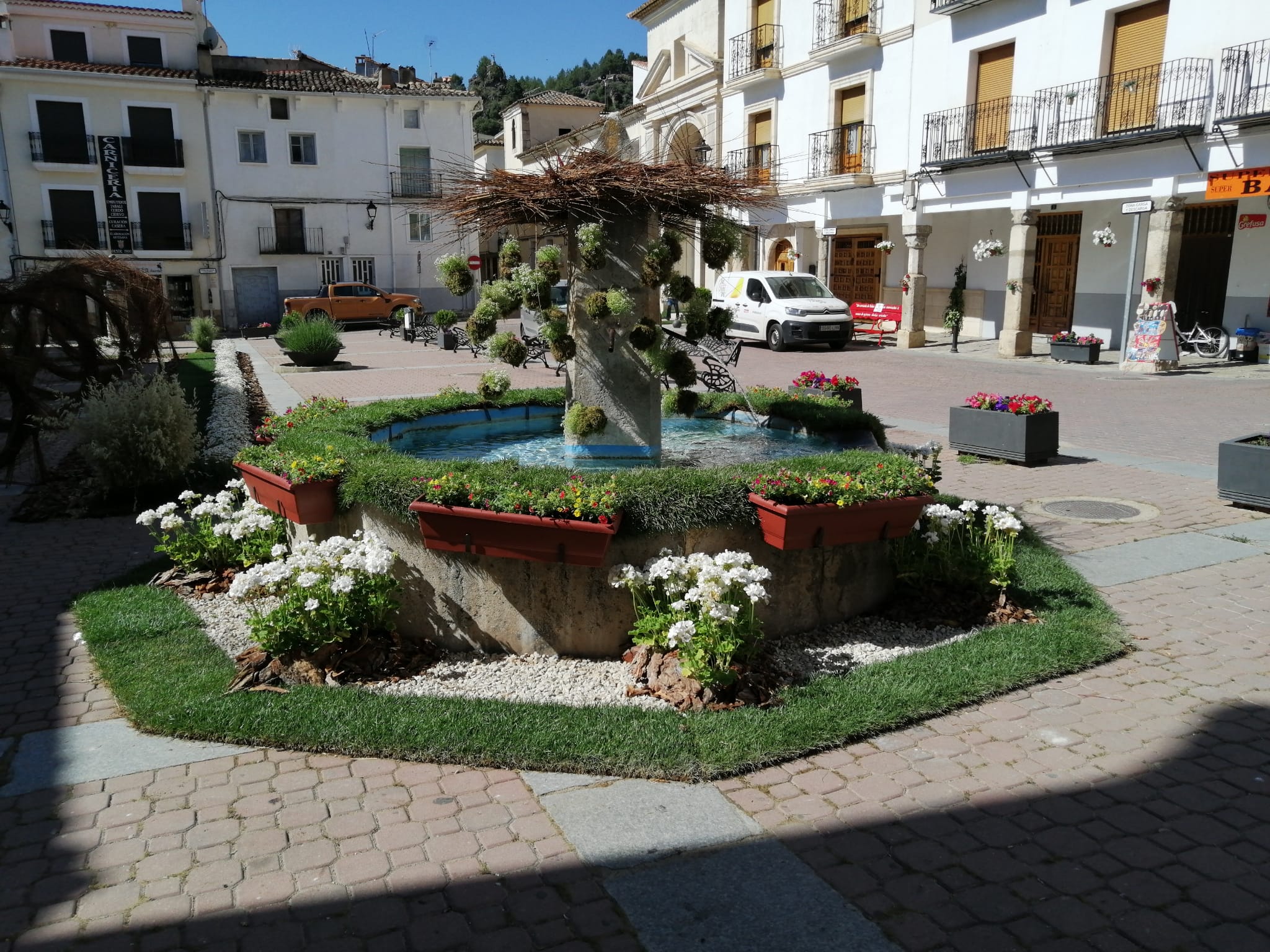 Cañete une su patrimonio monumental con las flores con el lema &#039;Flor del medievo&#039;.