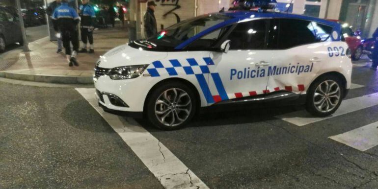 El coche patrulla quedó dañado tras el choque
