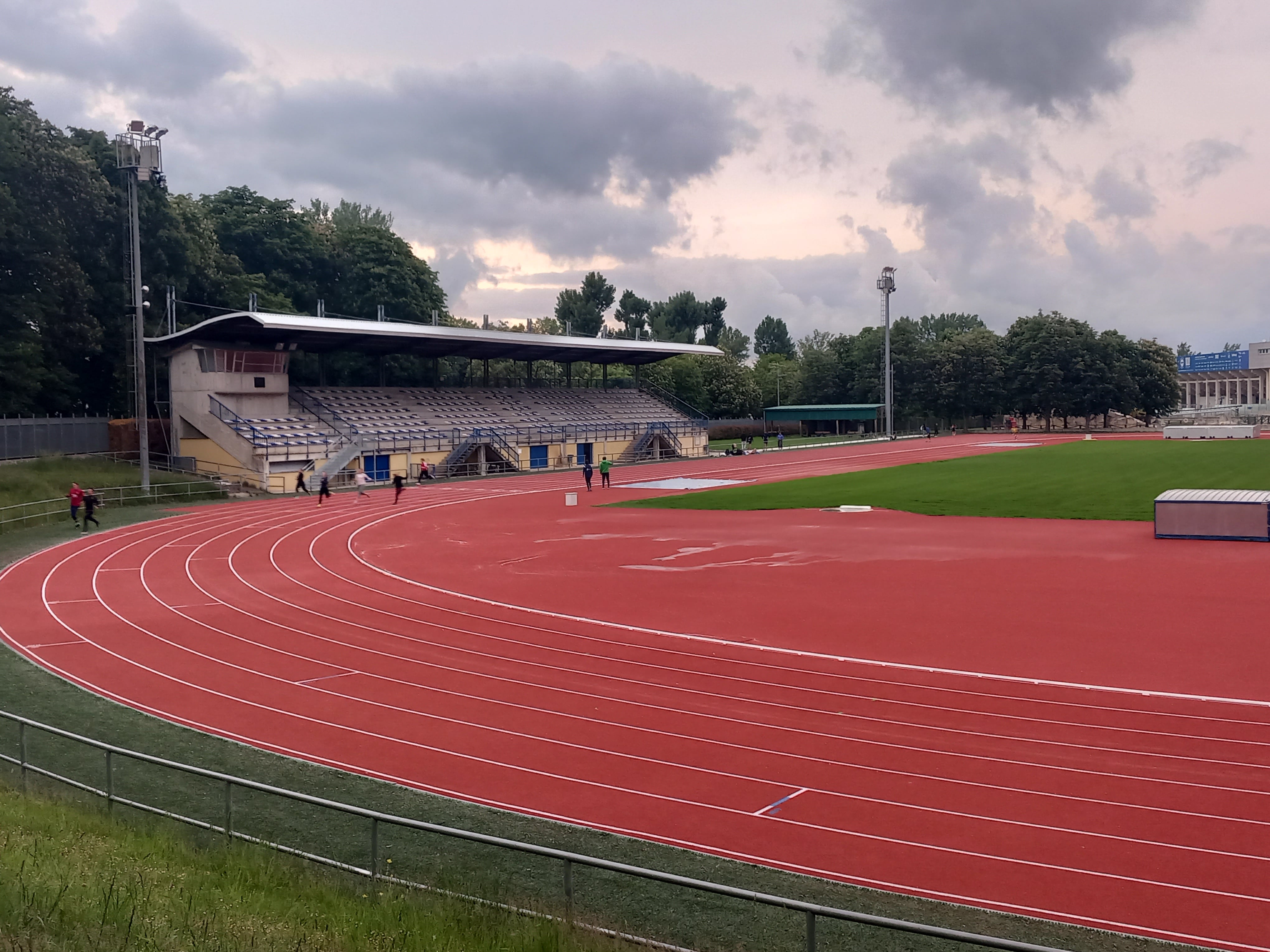 La reforma de la pista de atletismo de Mendizorroza, cuestionada