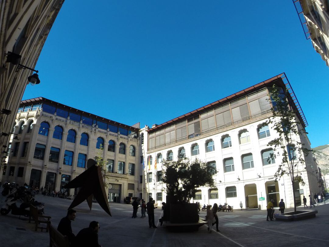 Plaza de Ferrándiz y Carbonell del campus de Alcoi de la UPV