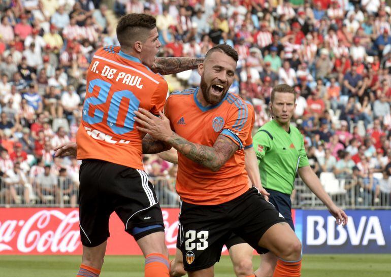 Otamendi celebra su gol en Almería