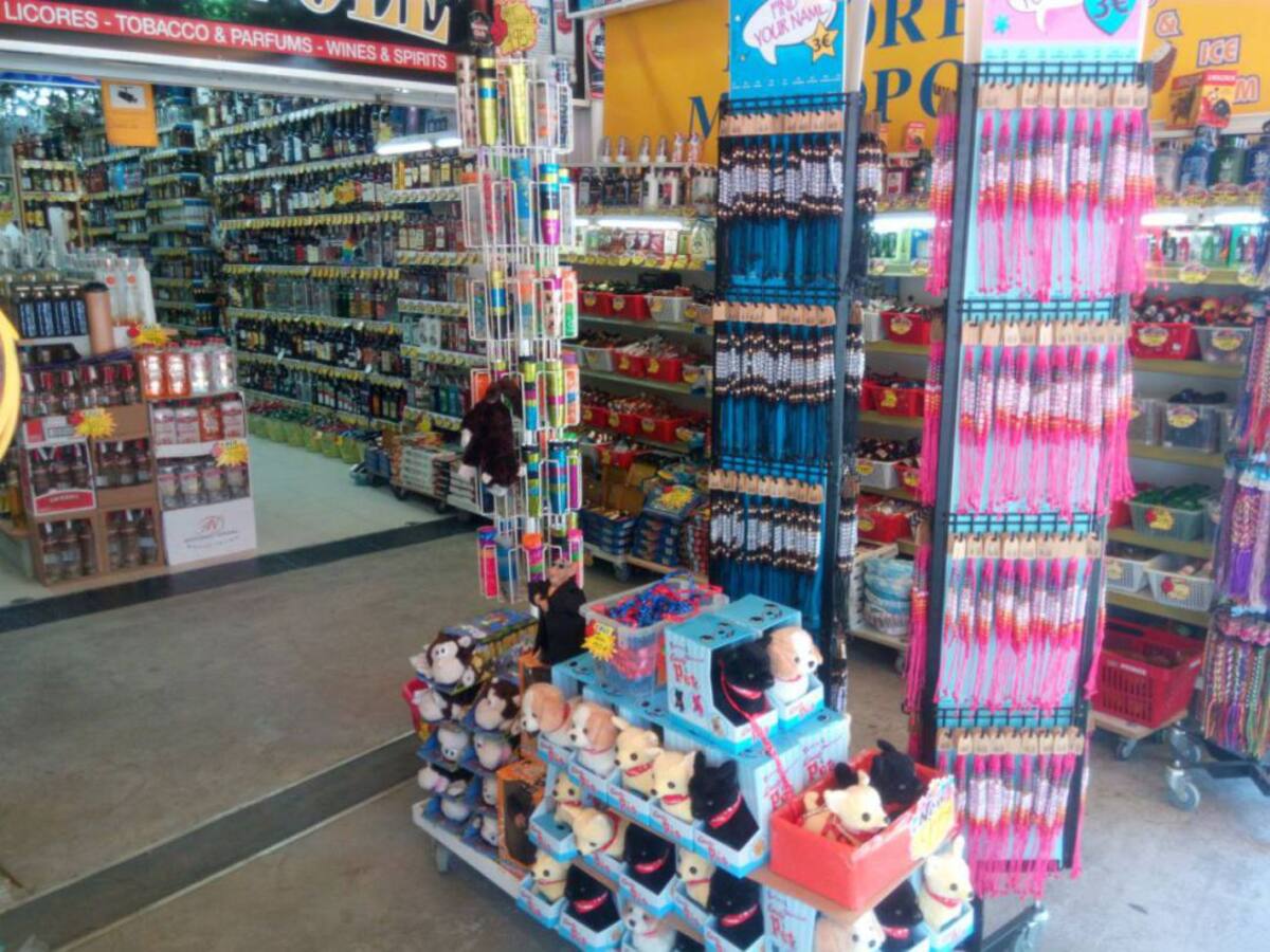 El mal tiempo favorece a los comerciantes