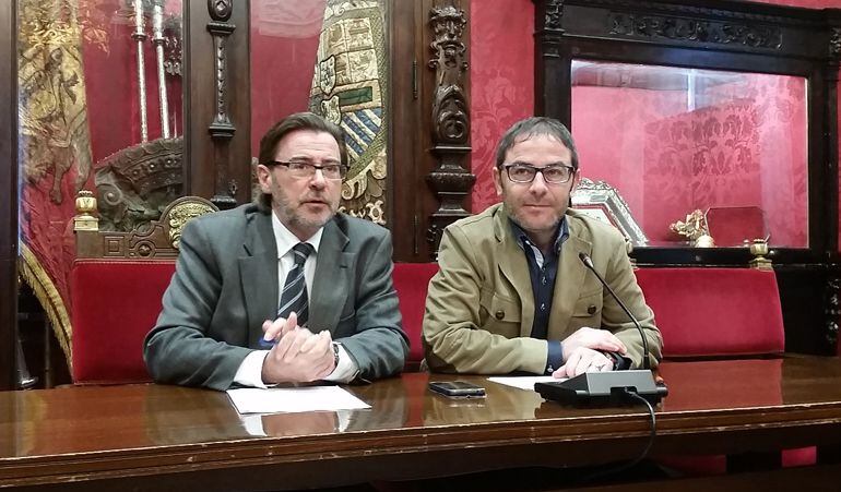 Rueda de prensa de los concejales del PSOE en Granada Baldonero Oliver y Miguel Ángel Fernández Madrid