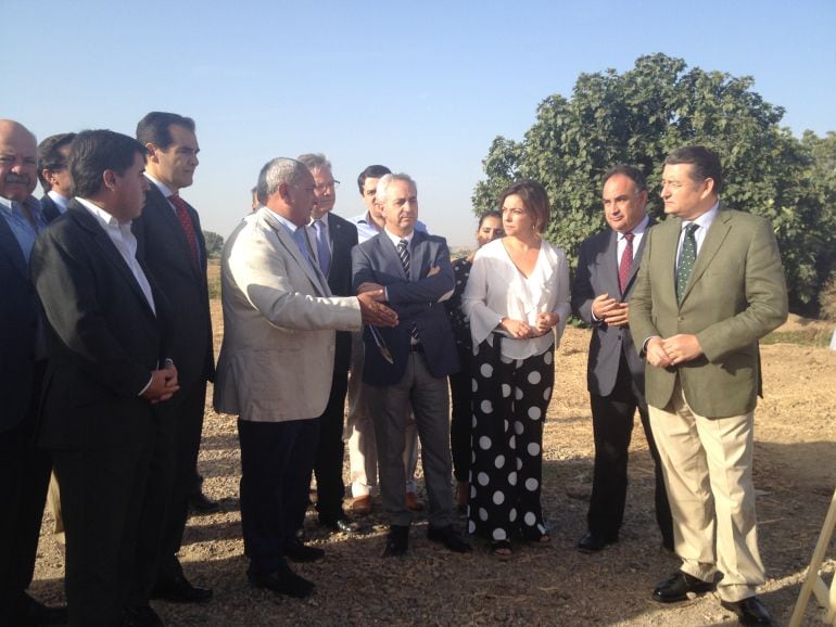 Autoridades presentes en el acto de comienzo de las obras de la CH2 en Majaneque