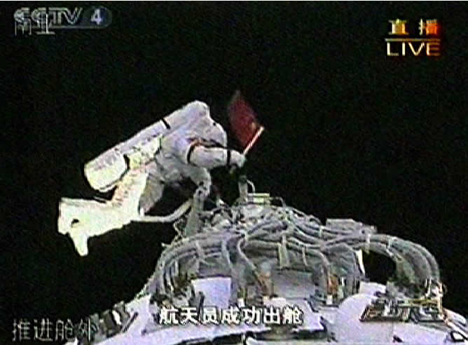 China hace el etrcer paseo espacial de la historia. Sólo EEUU y Rusia habían realizado antes una misión de este tipo