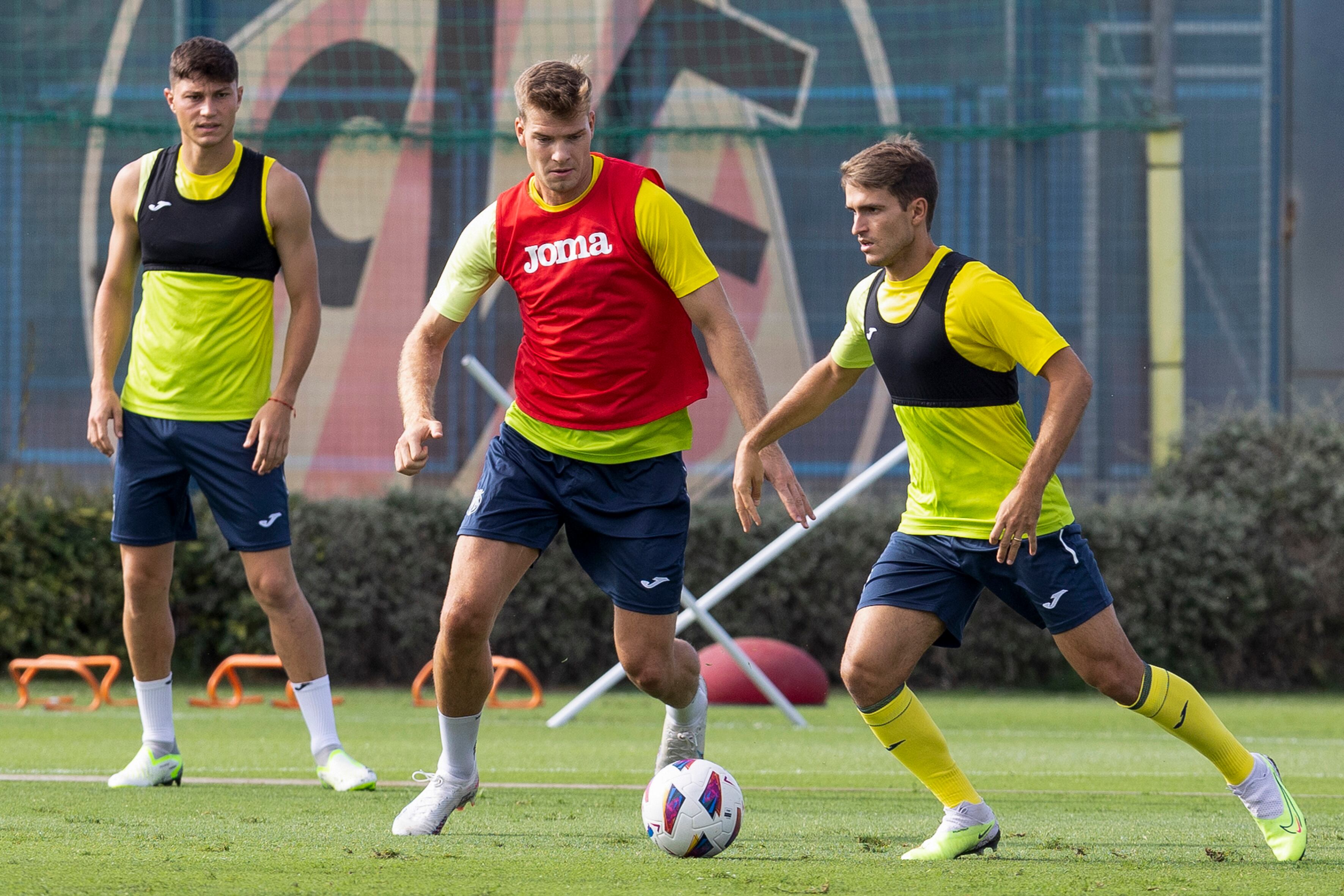 GRAFCVA4880. VILA-REAL (CASTELLÓN), 26/07/2023.- El delantero noruego Alexander Sorloth, procedente del RB Leipzig alemán, durante el entrenamiento realizado este miércoles en el Villarreal que ha fichado al jugador para las próximas cinco temporadas. EFE/Domenech Castelló
