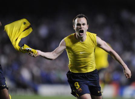 Iniesta celebra el gol ante el Chelsea en Stanford Bridge.