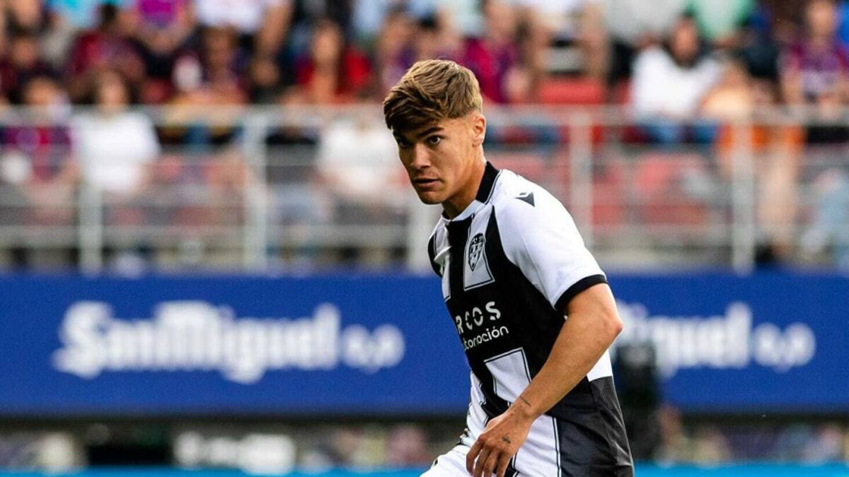 El Levante UD le comunica a Carlos Giménez que ejecutará la cláusula de renovación y será uno de los fichajes de la próxima temporada