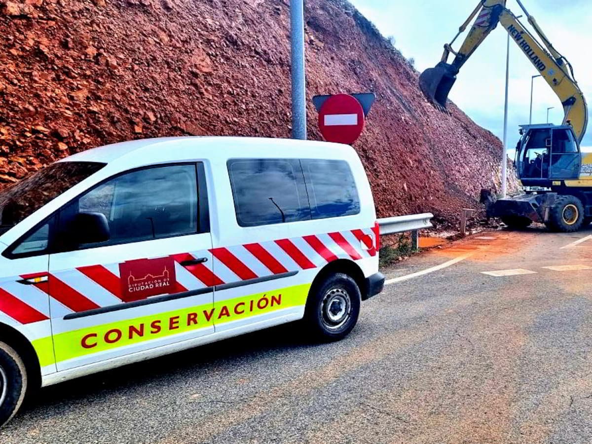 Cerrado un carril de la variante del Minero de Puertollano por más desprendimientos durante el temporal