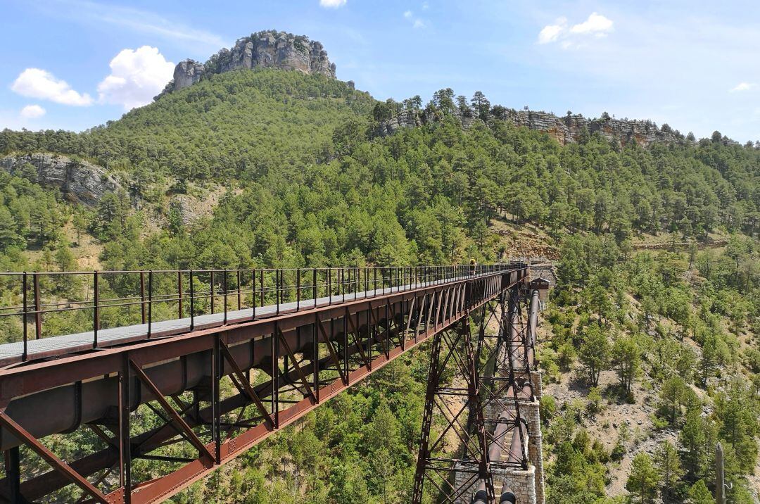 Puente de hierro de Royo Frío en el canal de Uña a Villalba de la Sierra (Cuenca).