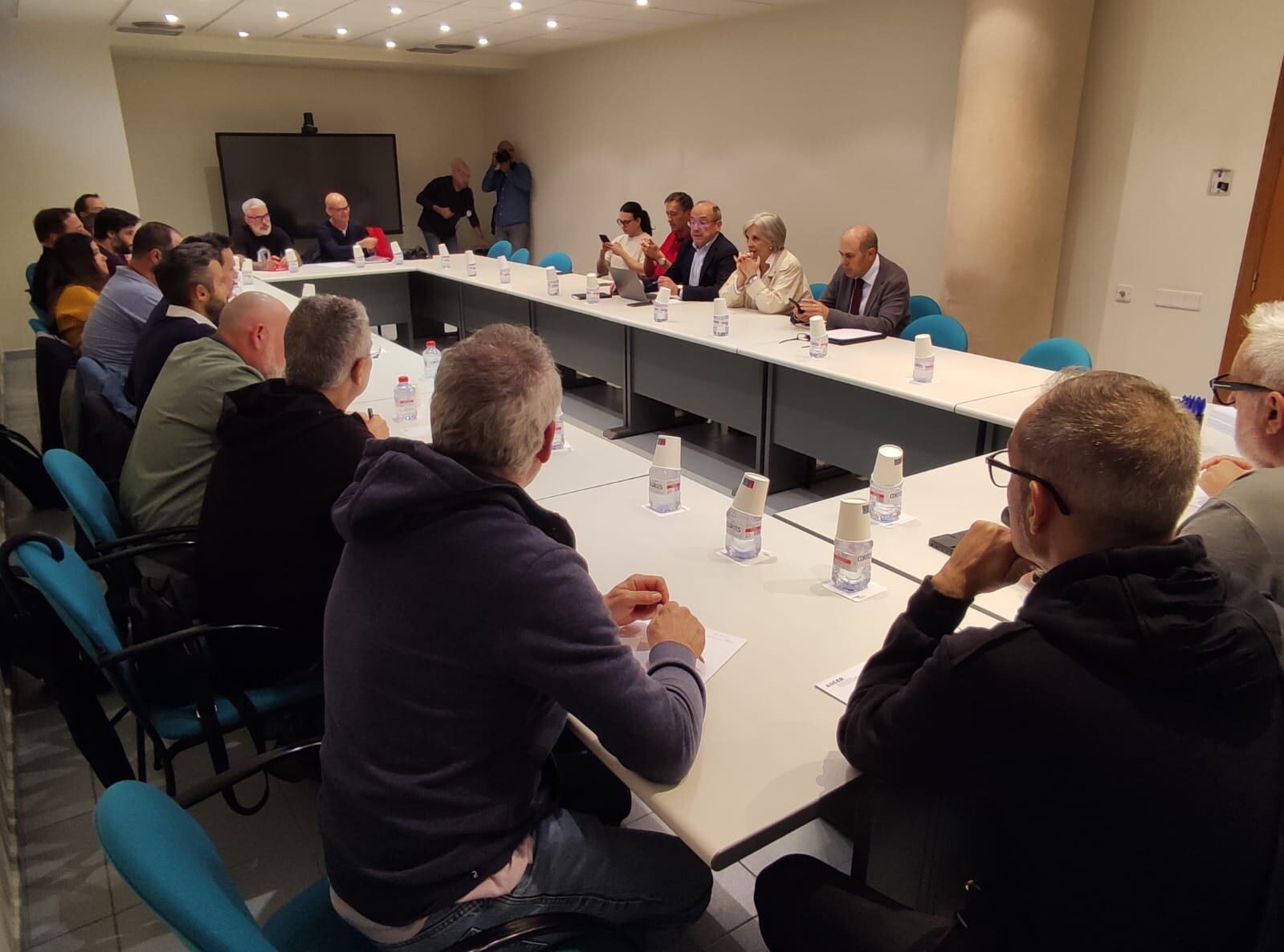 Se constituye la mesa negociadora del IX convenio colectivo autonómico para la industria de azulejos, pavimentos y baldosas cerámicos de la Comunidad Valenciana
