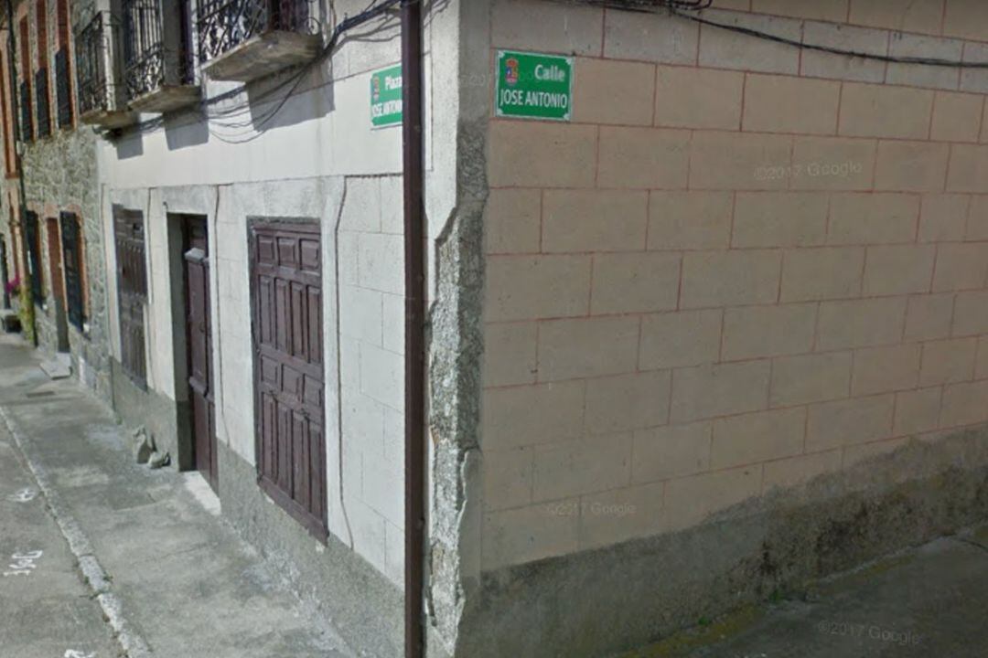 Calle con el nombre del fundador de Falange Española en la localidad carballesa