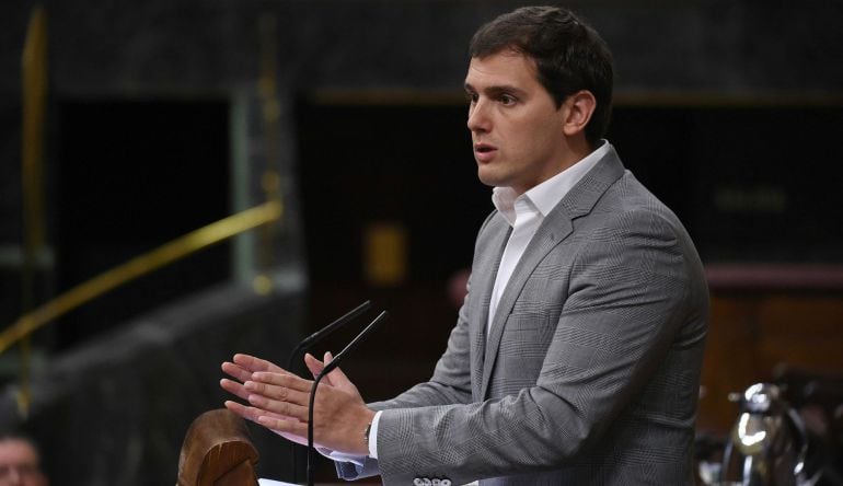 El presidente de Ciudadanos, Albert Rivera, durante su intervención en la sesión del pleno del Congreso celebrada este martes en Madrid