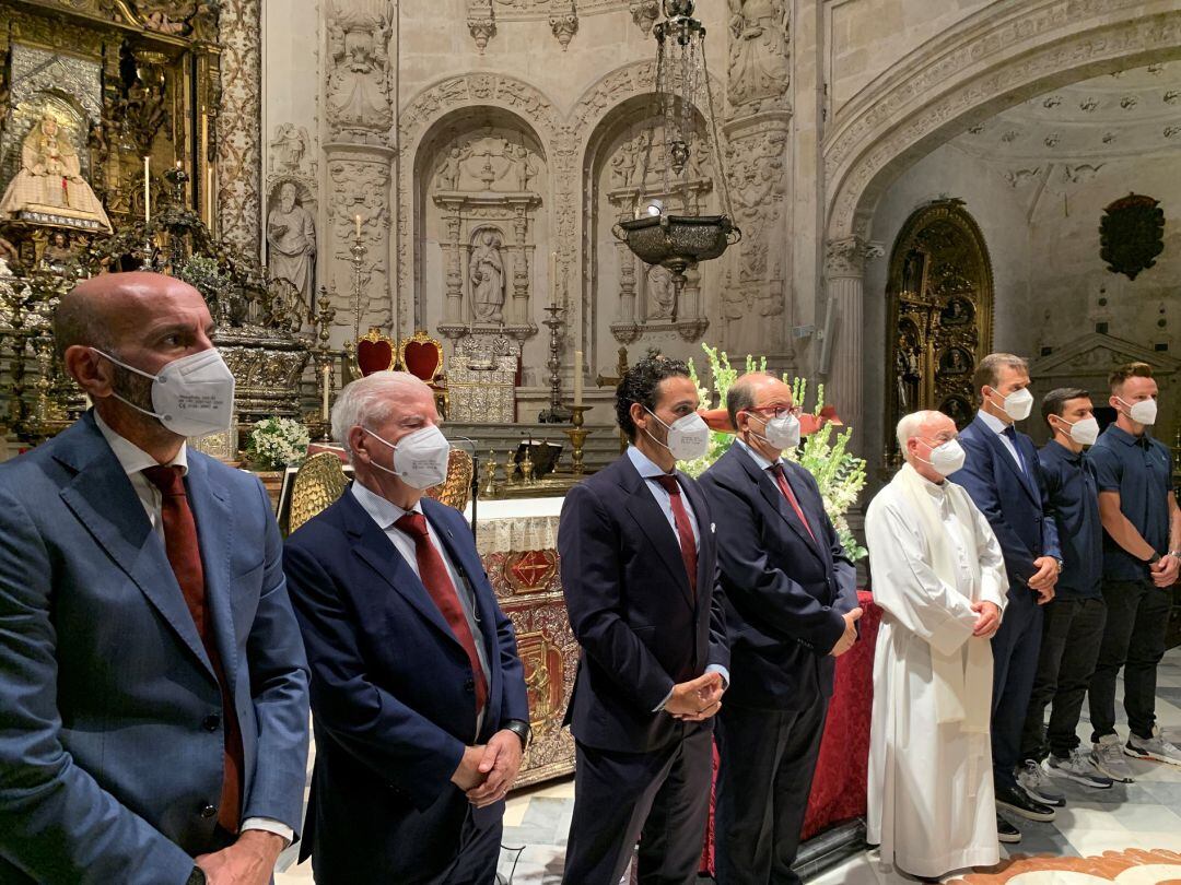 Ofrenda floral en la Catedral