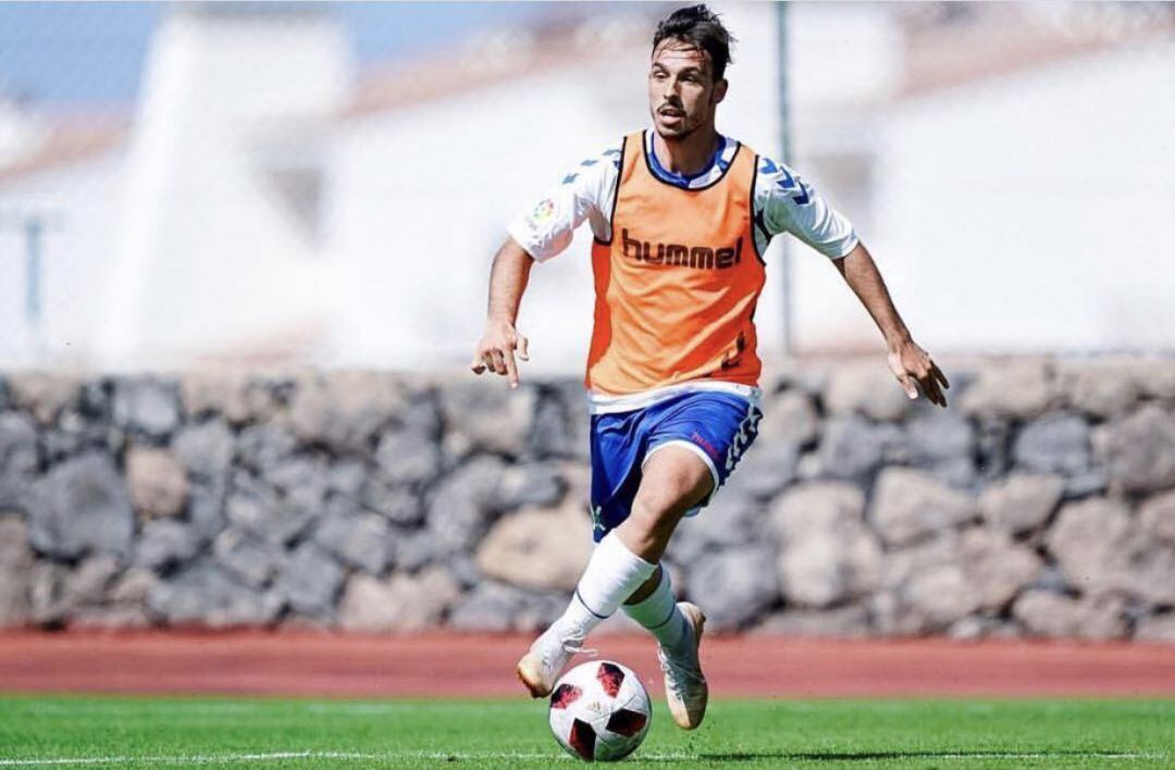 El defensa Yéremi, durante un entrenamiento con el CD Tenerife.