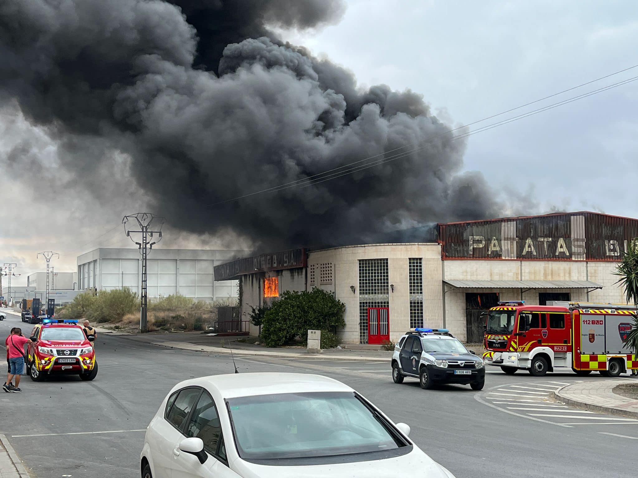 Incendio en una fábrica de patatas fritas de Lorca