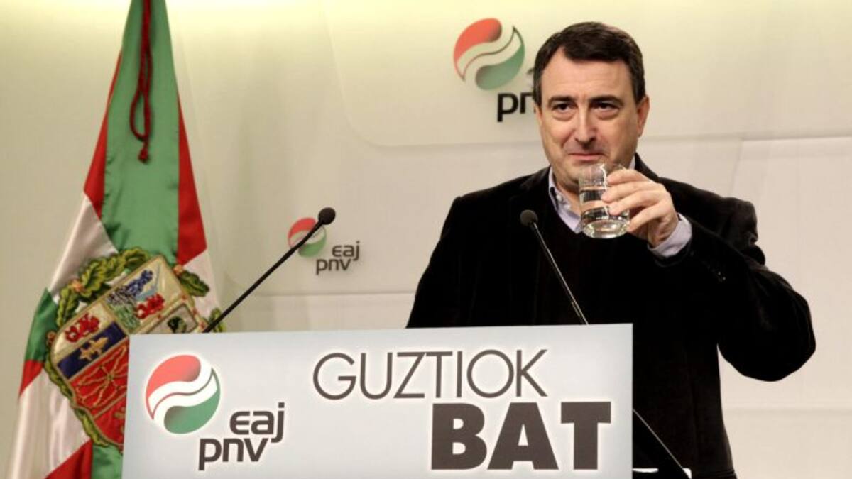 PNV y Amaiur critican el "inmovilismo" del rey