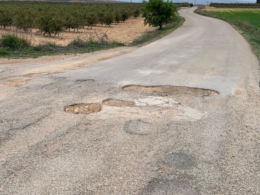 Estado de uno de los tramos del camino de La Encina, en Caudete