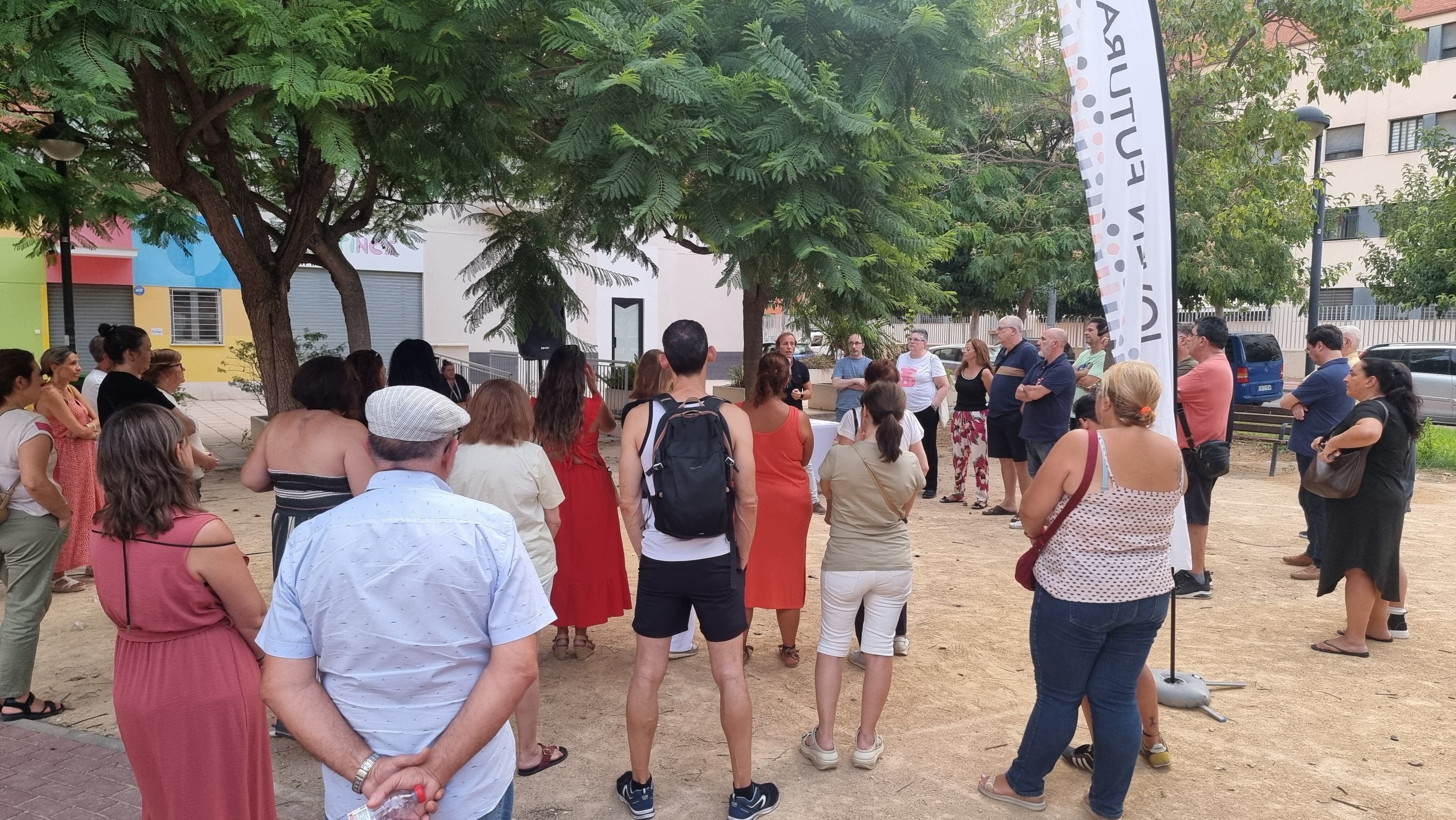 Concentración de los vecinos de Joven Futura en Murcia