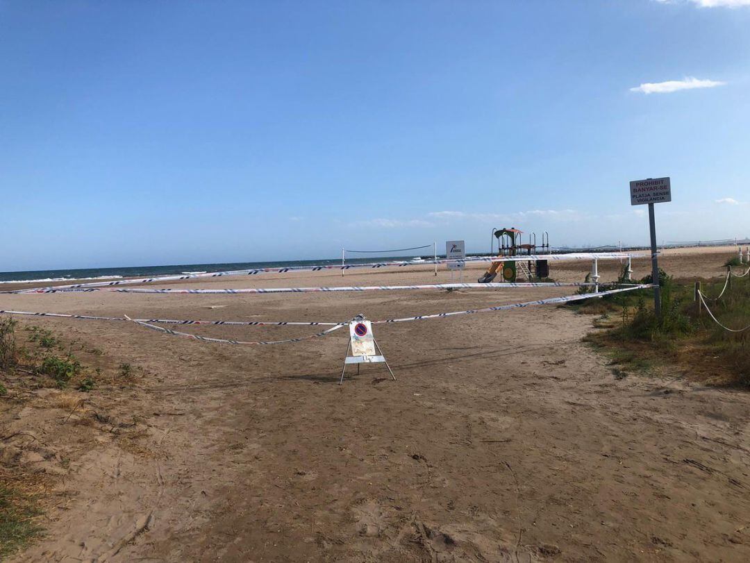 Playa de Massamagrell cerrada al baño por la presencia de bacterias