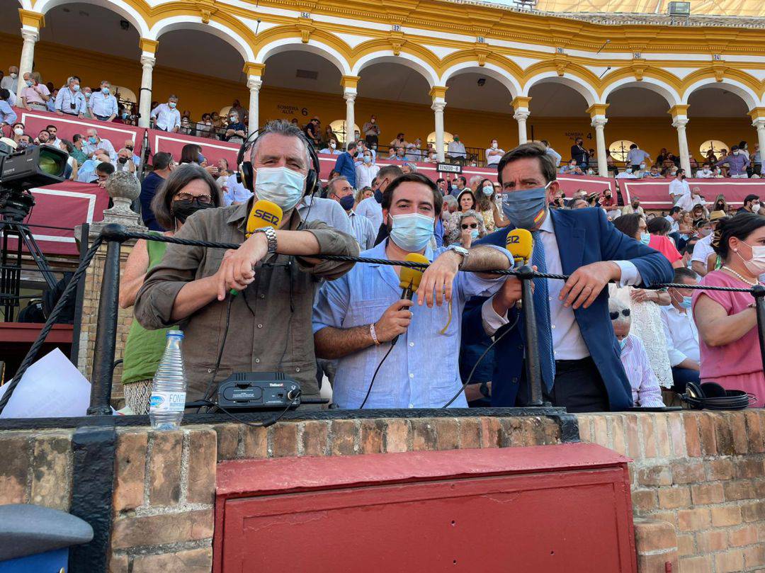 De izquierda a derecha, Paco García, José Manuel Peña y Eduardo Dávila Miura, durante la Feria de San Miguel celebrada el pasado año