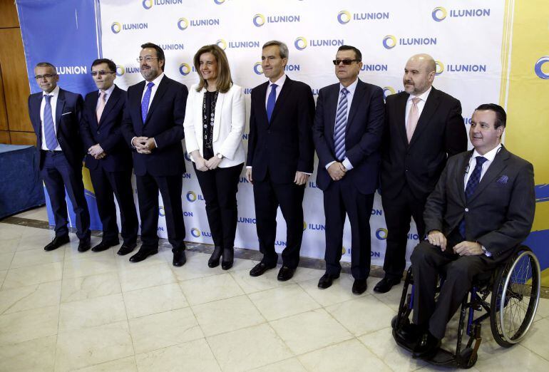 La ministra de Empleo, Fátima Báñez,c, y el presidente de la ONCE y su Fundación, Miguel Carballeda durante la presentación de Ilunion.