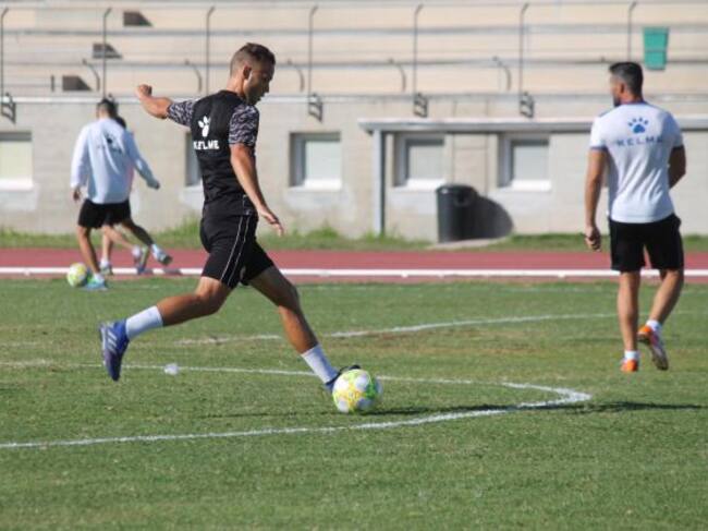 El central Pablo Íñiguez en la pista de atletismo