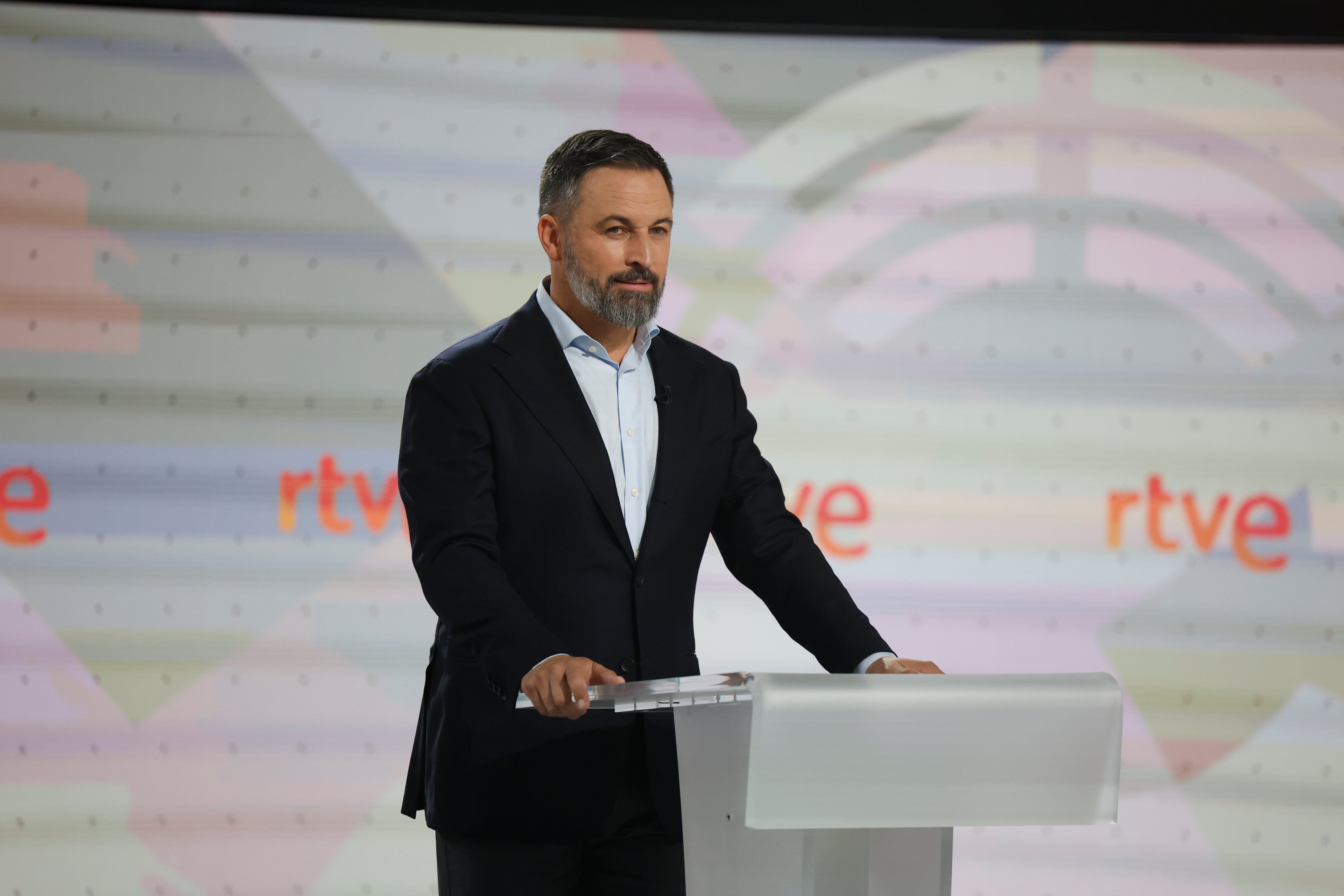 El candidato a la presidencia del Gobierno, Santiago Abascal, antes del inicio del debate electoral que se celebra este miércoles en Madrid.