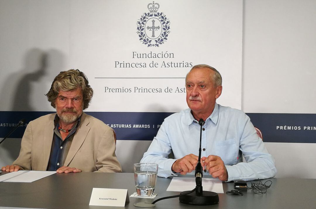 Messner y Wielicki durante la rueda de prensa ofrecida en el Hotel Reconquista.