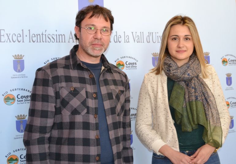 Óscar Langa, de Som La Vall, junto a la alcaldesa Tania Baños
