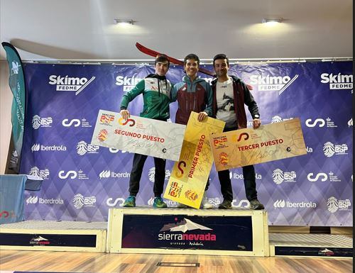 Daniel Izquierdo de Peña Guara en el podio del Campeonato de España de esquí de montaña