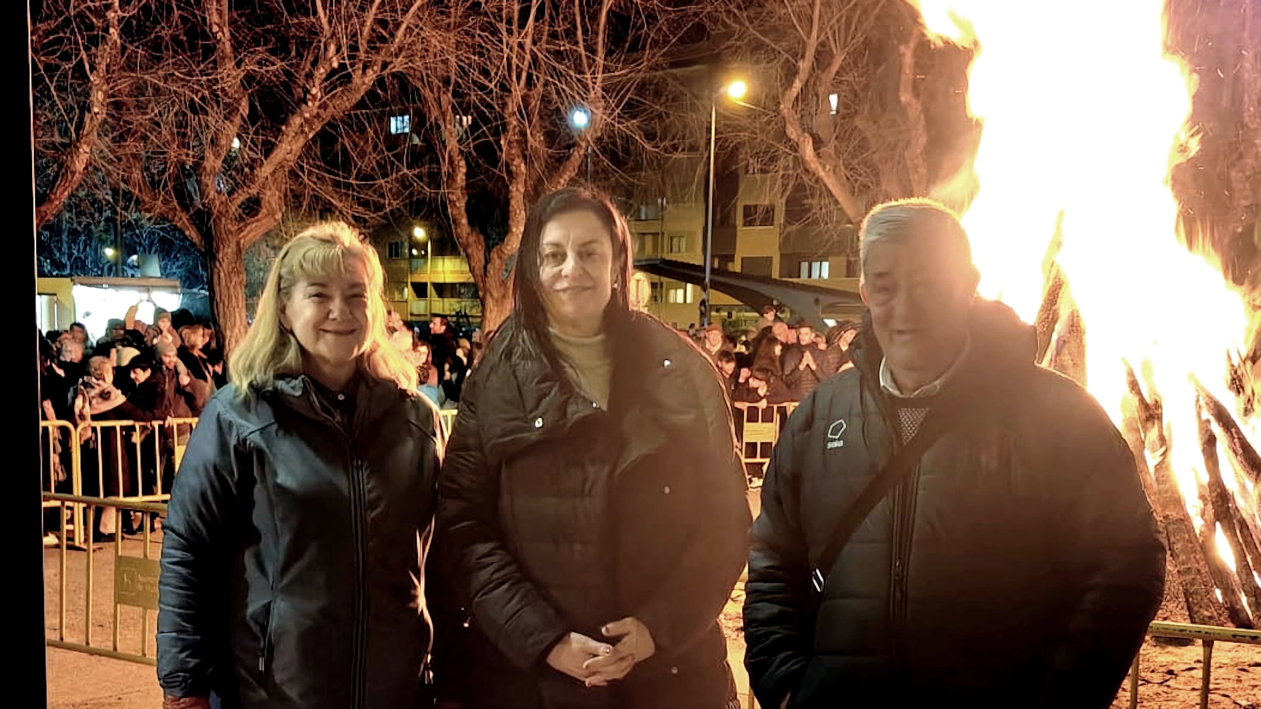 Representantes del PAR en la hoguera de San Vicente