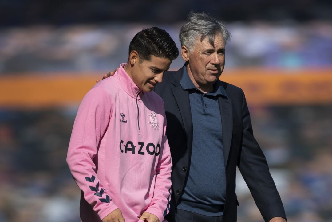 James Rodriguez y Carlo Ancelotti en un partido ante el West Bromwich Albion. 