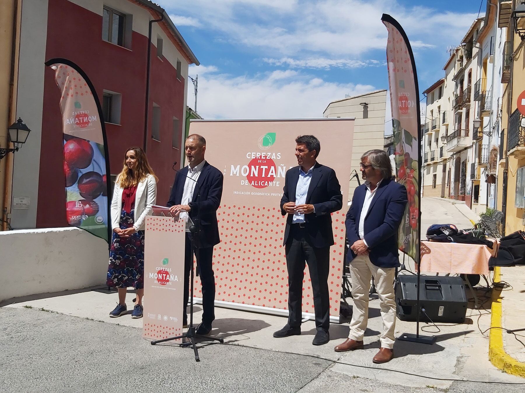 Isaura Navarro, Hilari Calabuig, Carlos Mazón y Javier Sendra, en sus parlamentos de la inauguración de la temporada de la cereza