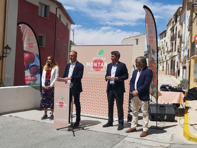 Isaura Navarro, Hilari Calabuig, Carlos Mazón y Javier Sendra, en sus parlamentos de la inauguración de la temporada de la cereza