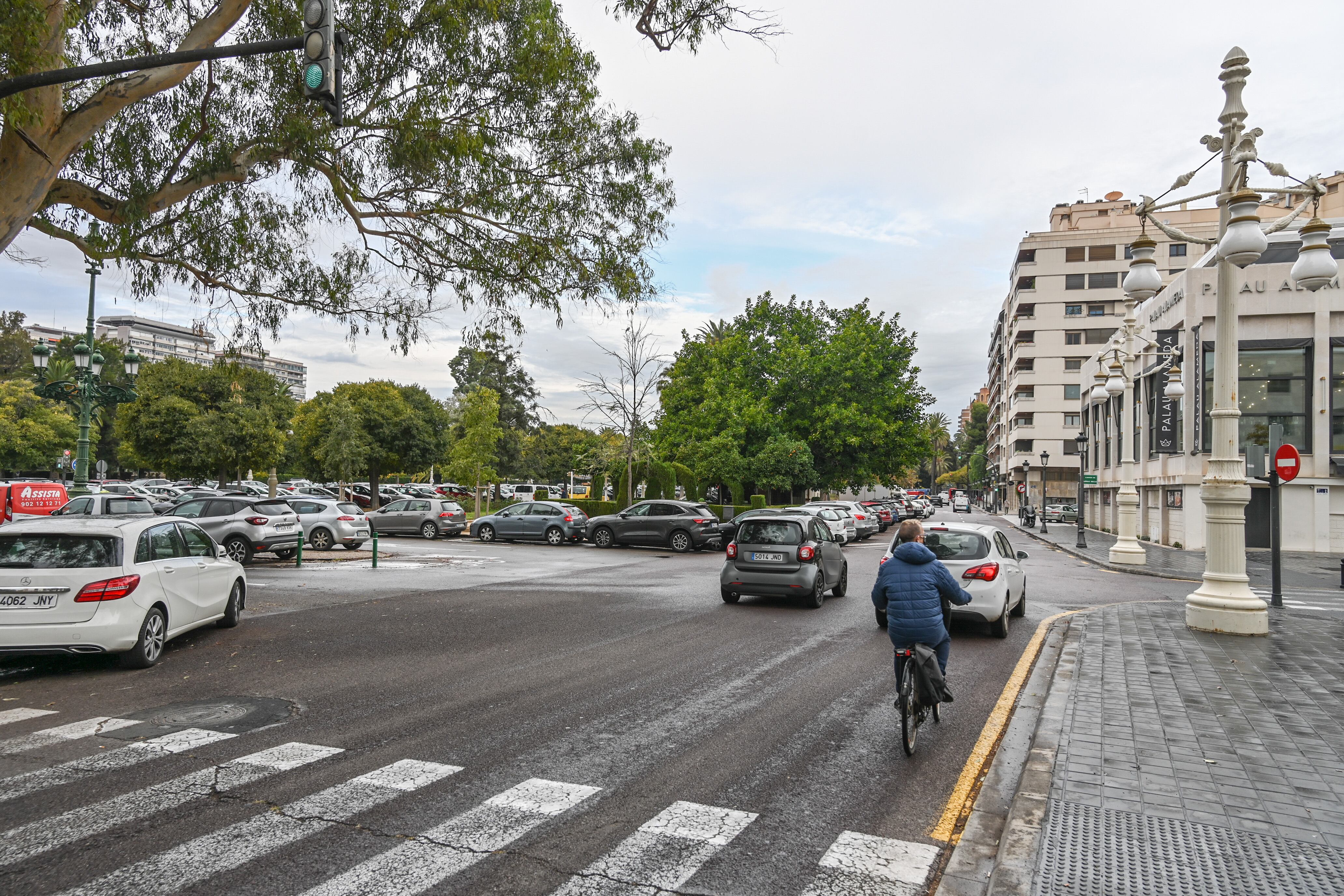 Zona por la que discurrirá el nuevo carril bici de la Alameda