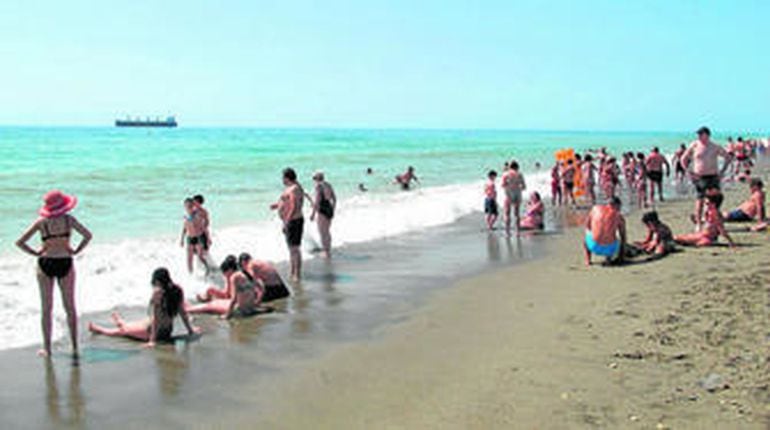 Polémica entre naturistas y textiles.