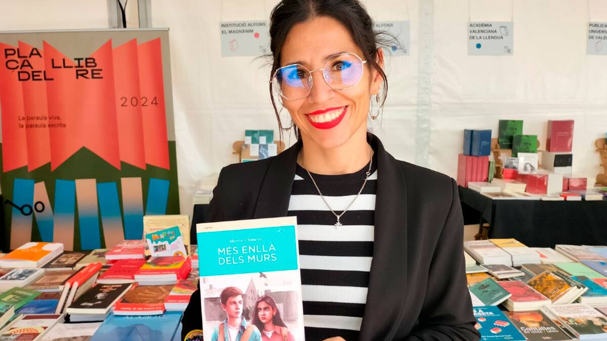 Mercé Climent presenta el seu nou llibre 'Més enllà dels murs' en el Centre Ovidi Montllor