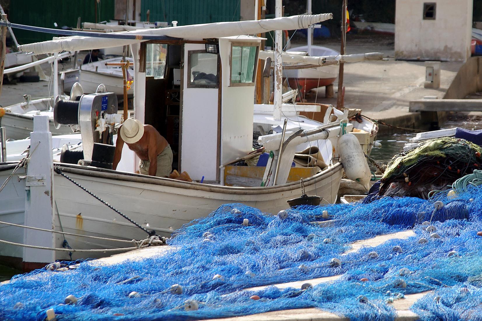 Imagen de archivo de un barco de pesca de Ibiza