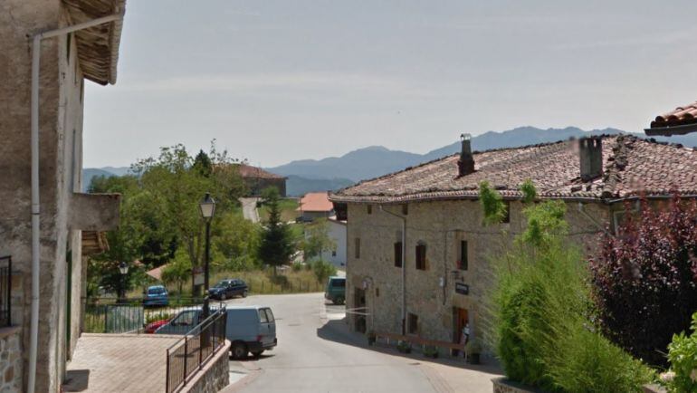 Vista de una de las calles de Ezkio-Itsaso.