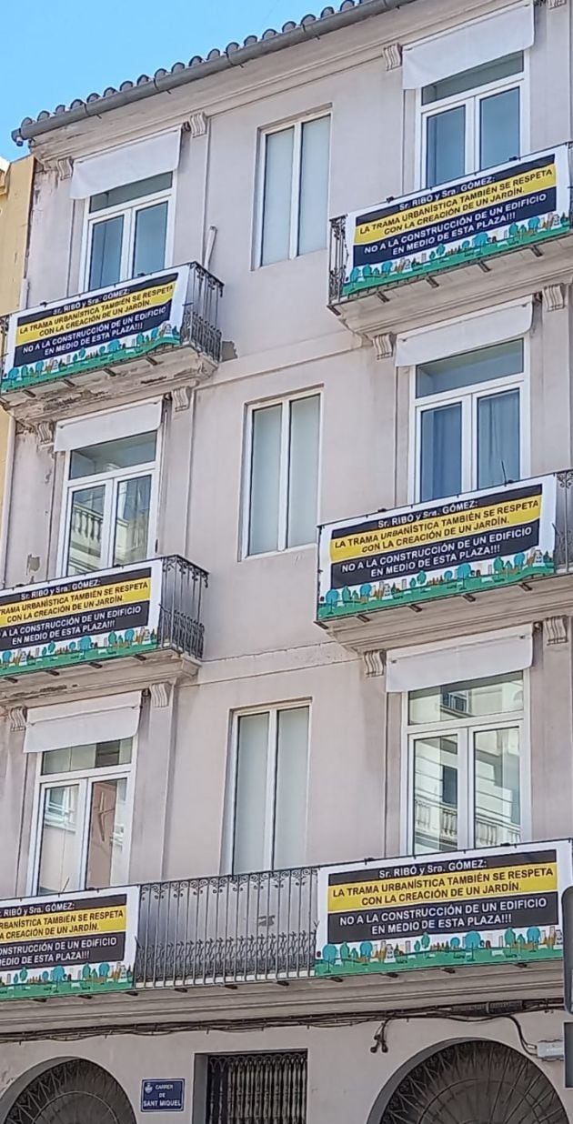 Protesta vecinal en la plaza músico López Chávarri de València