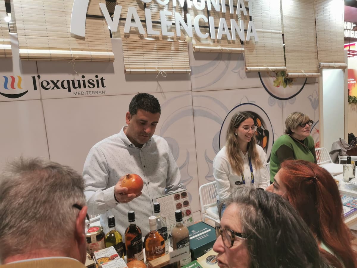 VisitElche participa en ‘Madrid Fusión’ con la granada mollar y el dátil como protagonistas