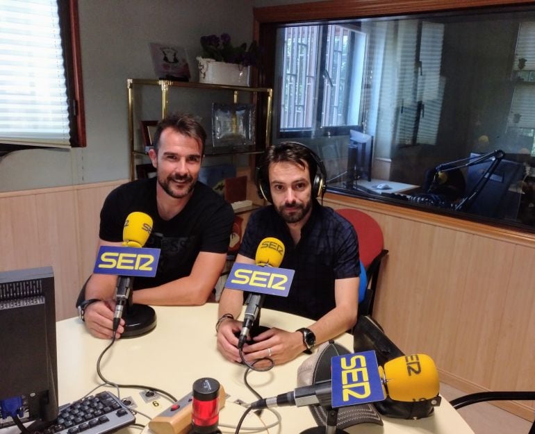 El entrenador del Numancia, Aritz López Garai, en los estudios de SER Soria con José Carlos San José.