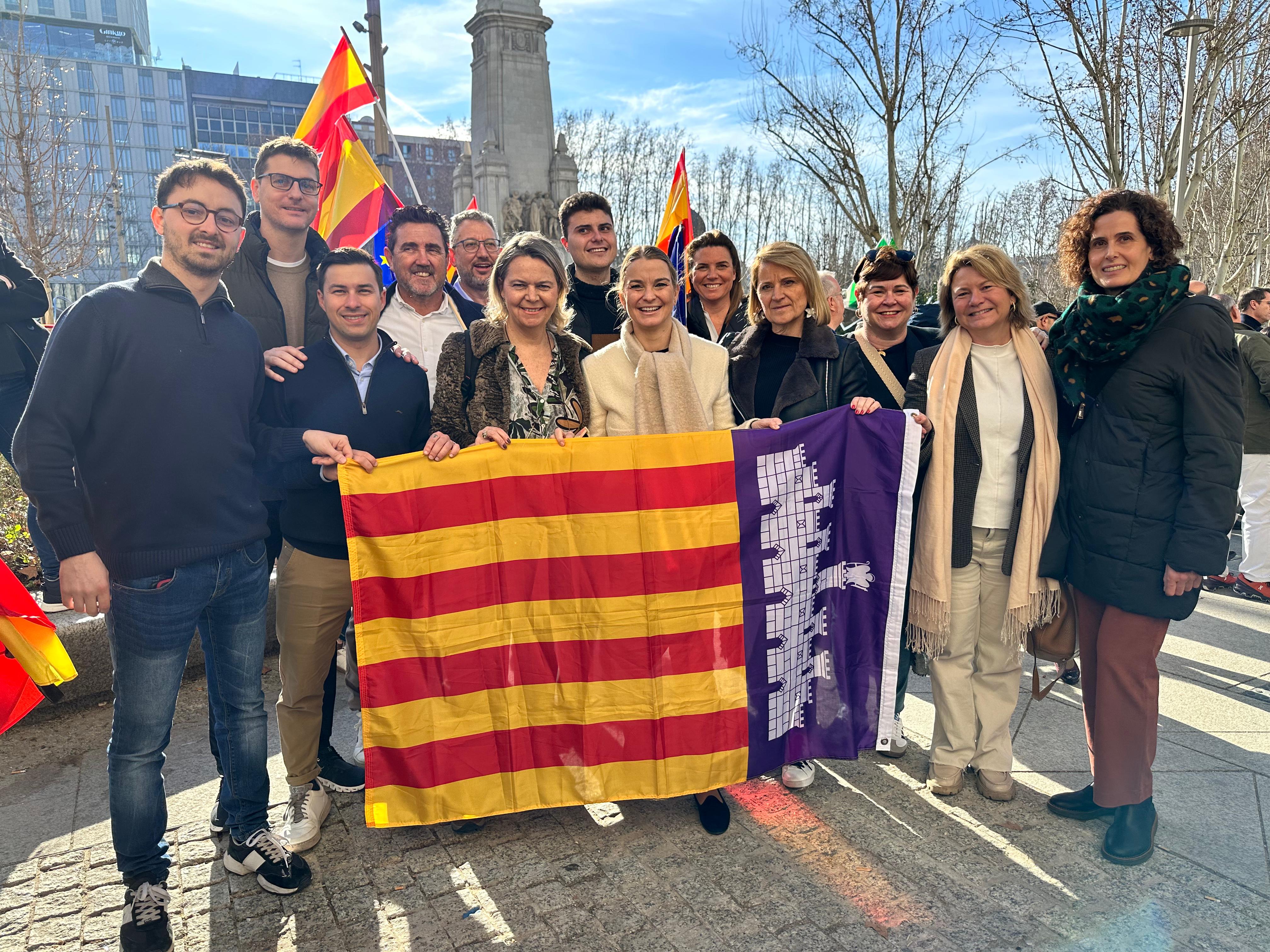 Representación del PP balear en la protesta contra la amnistía en Madrid.