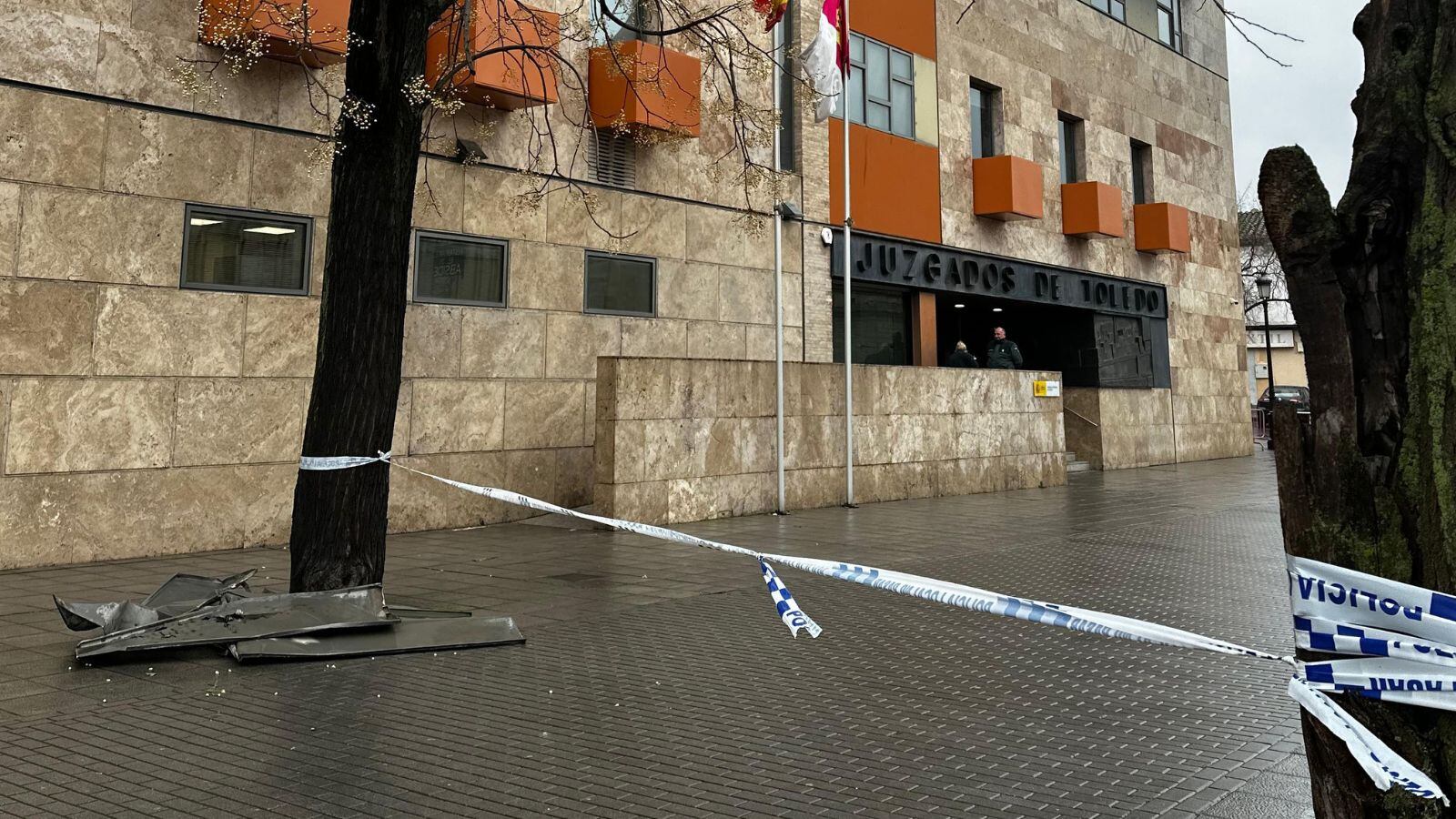 Se desprende una chapa de los Juzgados de Toledo