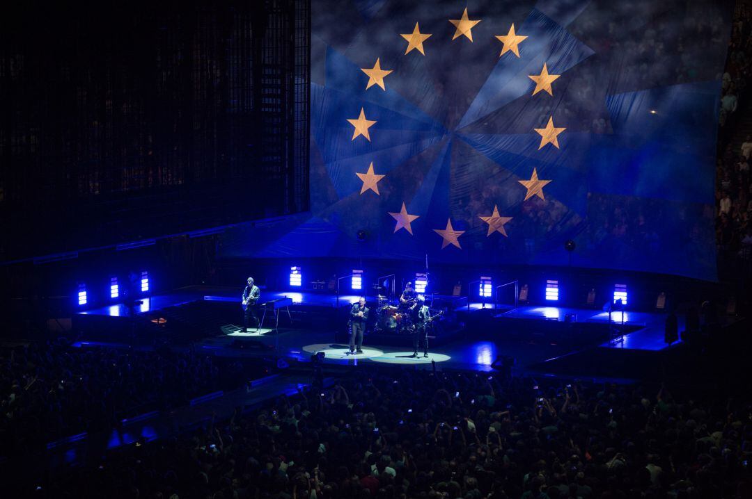 U2, durante su concierto en Paris
