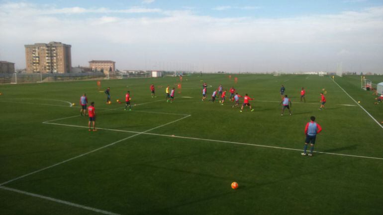 La plantilla rojiblanca en la Ciudad Deportiva del Granada CF