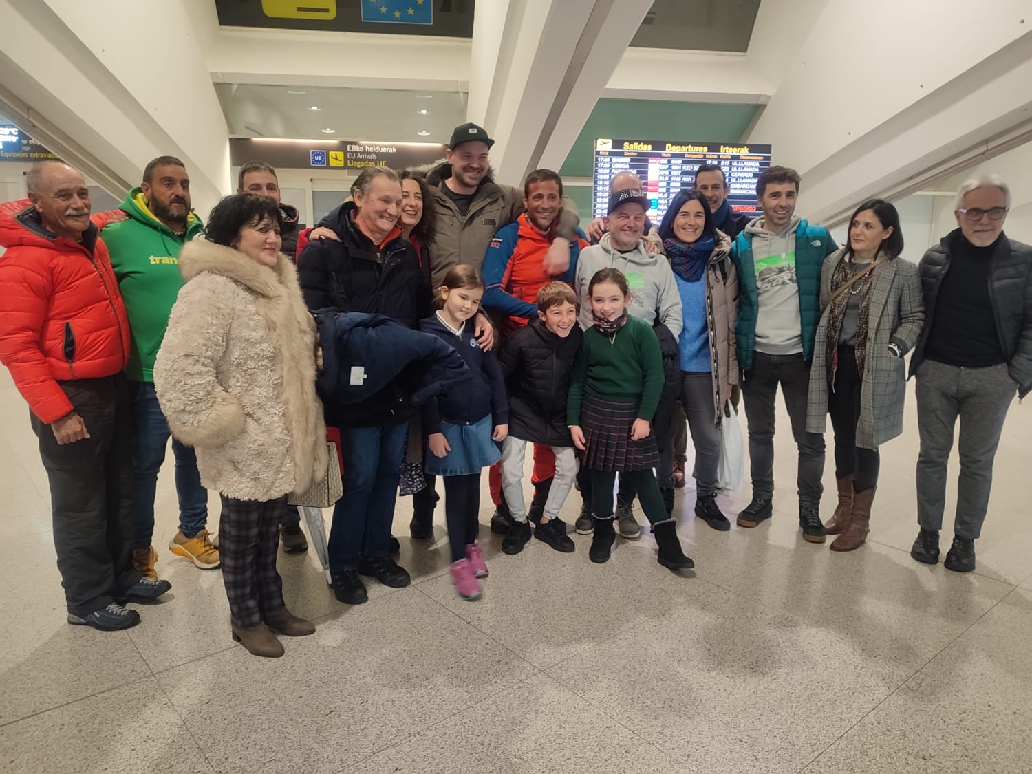 Alex Txikon, a su llegada al aeropuerto de Loiu