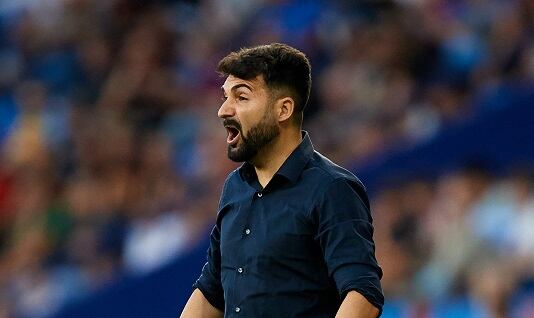 Guillermo Fernandez Romo head coach of Real Racing Club de Santander reacts during the LaLiga SmartBank match between Levante UD and Real Racing Club de Santander at Estadi Ciutat de Valencia, October 9, 2022, Valencia, Spain. (Photo by David Aliaga/NurPhoto via Getty Images)