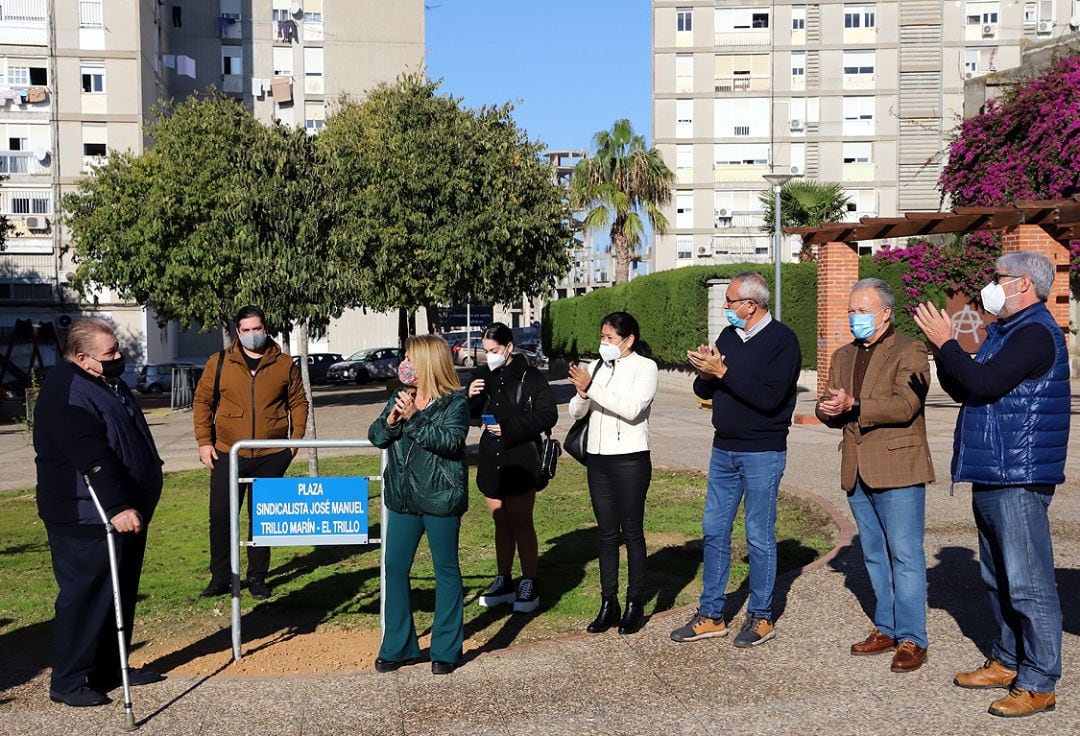 José Manuel Trillo durante la inauguración de la plaza que lleva su nombre en la barriada de Las Torres